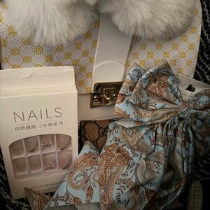 White and Yellow Textured Handbag with Gold Clasp